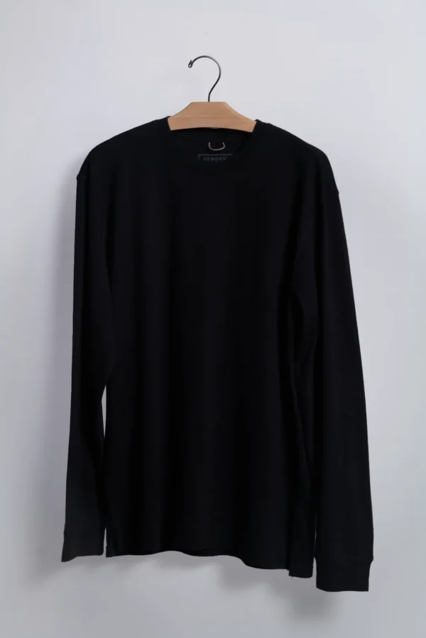 R207 black front
